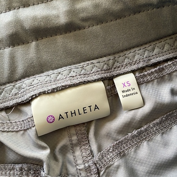 NWOT Athleta Gray Utility Shorts, size XS - Picture 3 of 3